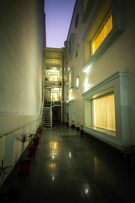 Anara Service Apartments - Greater Kailash Part II 뉴델리 외부 사진