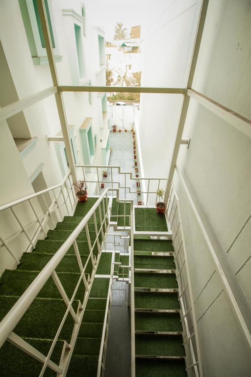 Anara Service Apartments - Greater Kailash Part II 뉴델리 외부 사진
